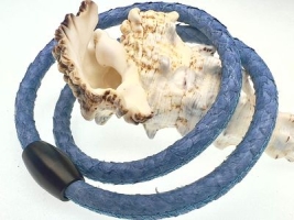 Armbänder aus Lachsleder