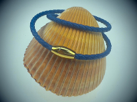 Nappa-Armband in blau mit goldplattiertem Magnetverschluss