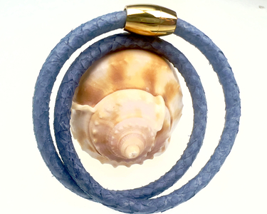 Lachsleder-Armband in meerblau mit goldplattiertem Magnetverschluss