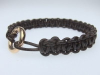 Armband aus Känguruleder in dunkelbraun mit...