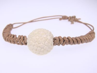 Armband aus Känguruleder mit Rochenkugel (16mm) - elfenbein
