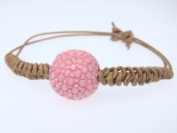 Armband aus Känguruleder mit Rochenkugel (16mm) - rosa